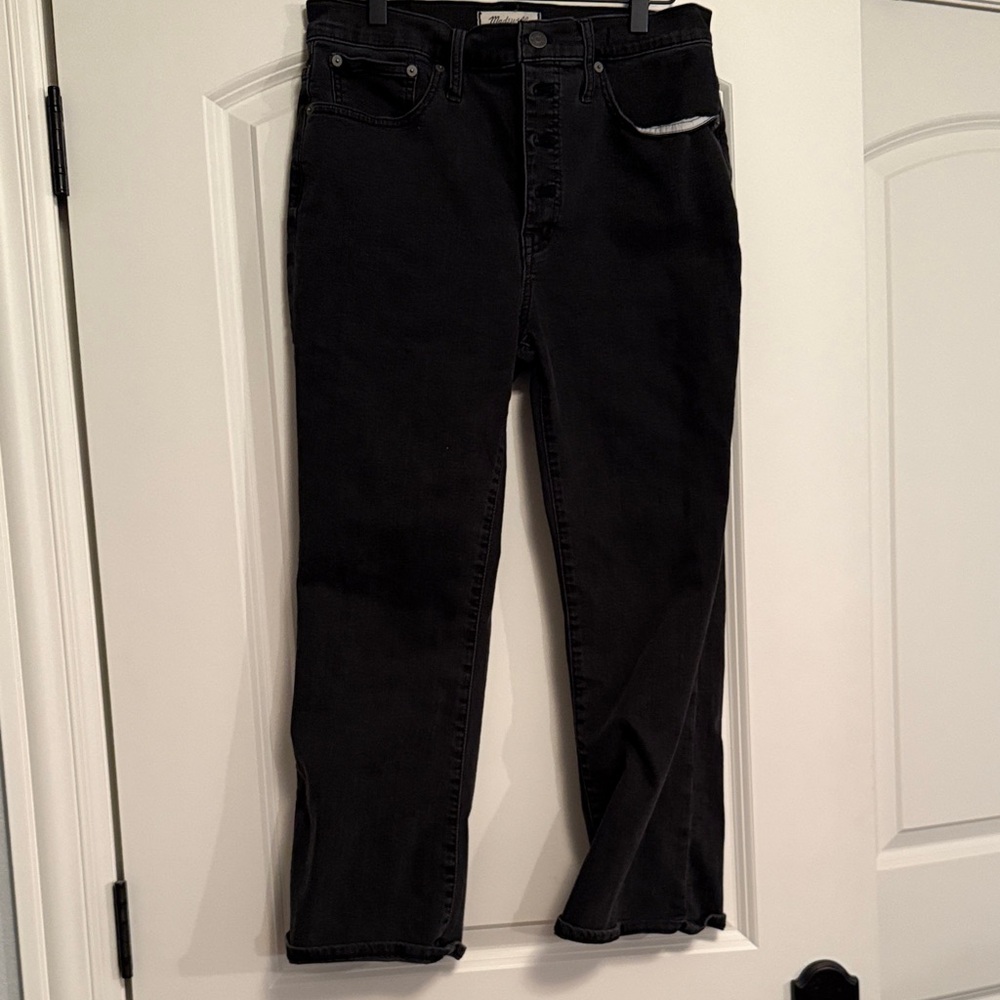 Madewell Women's Dark Black Straight Leg Jeans. Button fly. Size 30